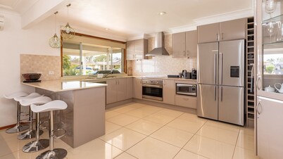 A Waterfront Haven, Absolute waterfront with private jetty and WiFi