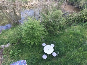 Outdoor dining - Riverside house, in quiet village, close to lake and restaurants (Puivert)