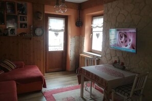 Smart TV, DVD player, books, stereo - In the heart of the Unesco Dolomites (Calalzo di Cadore)