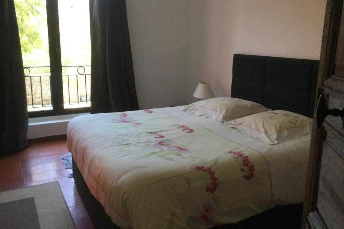 Suite | 1 chambre, décoration personnalisée, ameublement personnalisé, bureau