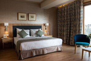 Junior-Doppelzimmer | Zimmersafe, Schreibtisch, schallisolierte Zimmer, Bügeleisen/Bügelbrett