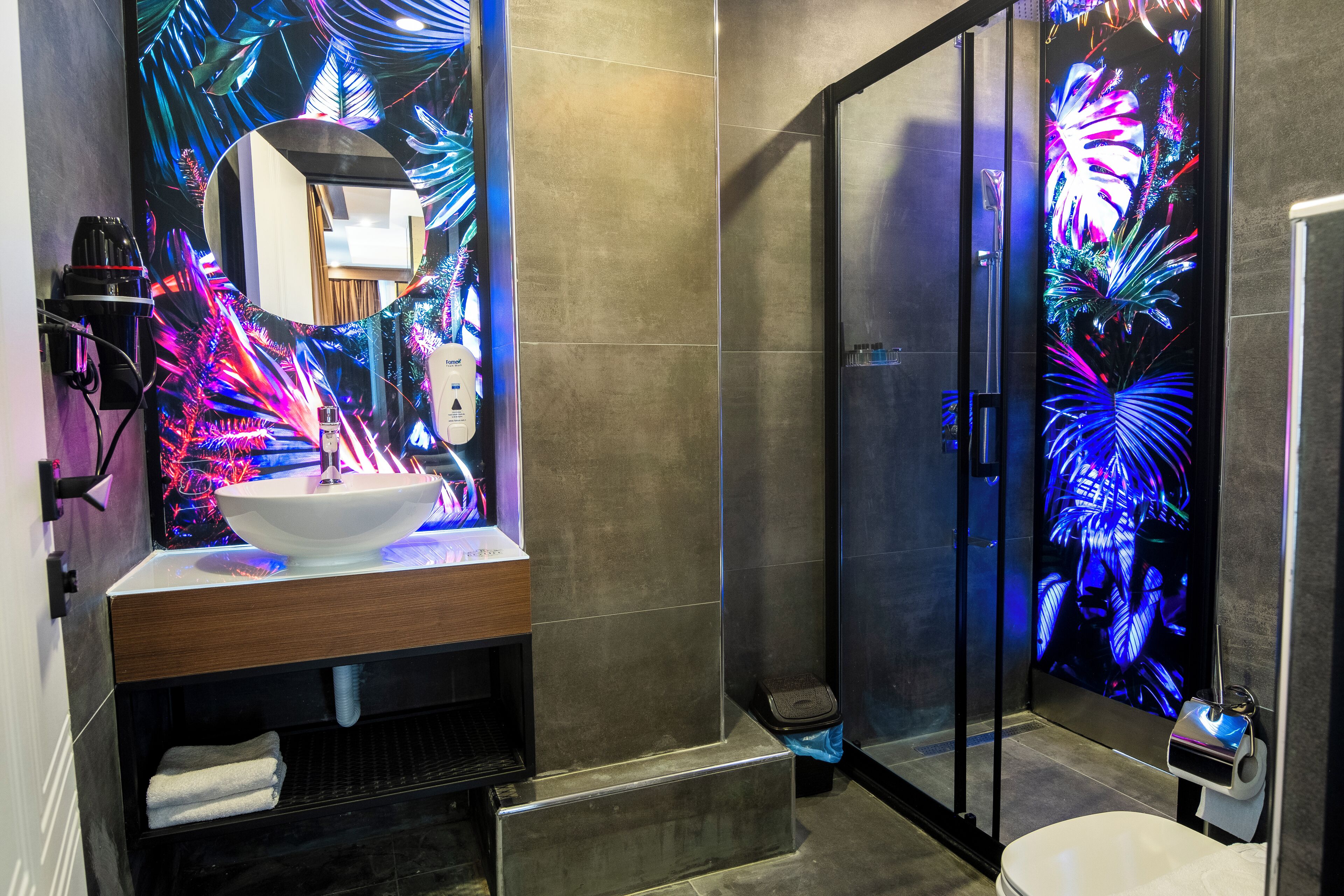 Deluxe Room | Bathroom