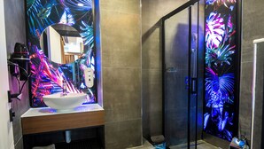 Deluxe Room | Bilik Mandi | Kelengkapan dandanan diri percuma, pengering rambut, jubah mandi 
