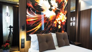 Deluxe Room | Peralatan tempat tidur premium, bar mini, meja 