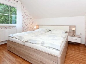 2 bedrooms, travel cot, WiFi