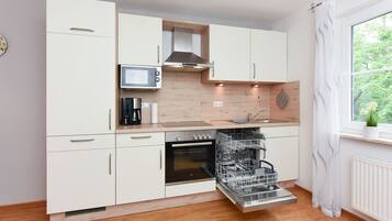 Réfrigérateur, micro-ondes, four, lave-vaisselle