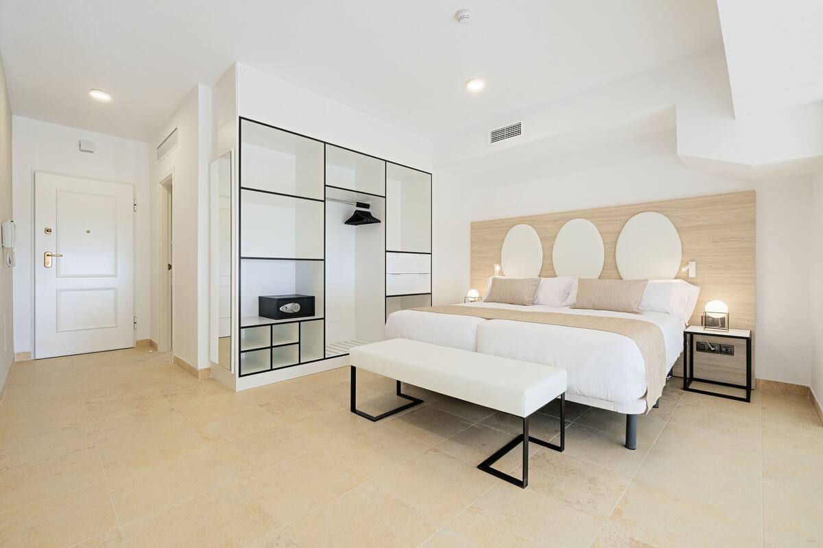 In-room safe, iron/ironing board, travel cot, free WiFi