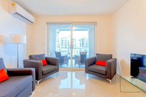 TV, offices - Spinola Bay 2BR flat with Sea Views & Terrace (Saint Julian's)