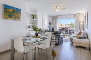 TV connectée, cheminée, lecteur de DVD