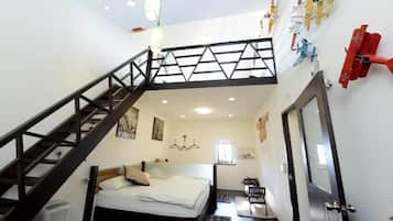 Family Room | Desk, free WiFi, bed sheets