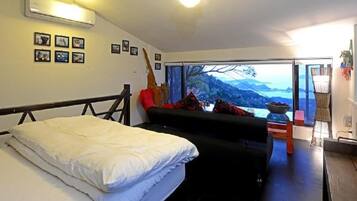 Quadruple Room | Desk, free WiFi, bed sheets