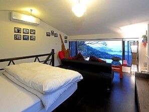 Quarto quádruplo | Escrivaninha, Wi-Fi de cortesia, roupa de cama