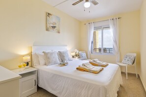 2 slaapkamers, een strijkplank/strijkijzer, gratis wifi, beddengoed