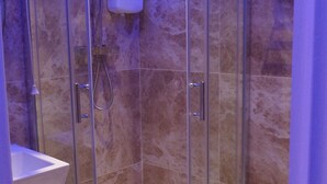 Studio Suite Premium | Kamar mandi