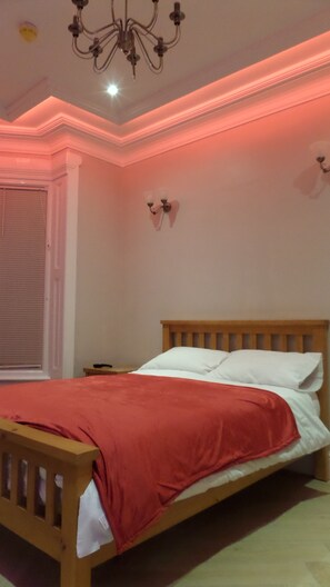 Individually decorated, individually furnished, free WiFi - Russell Street (York)