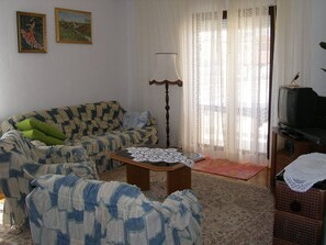 Apartment (N2) | Living room | TV - Apartments Violeta (Liznjan)