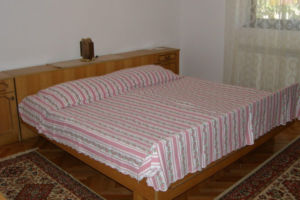 Apartment (N1) | 3 bedrooms, desk, free WiFi, bed sheets