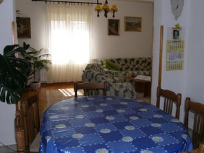 Apartment (N2) | In-room dining - Apartments Violeta (Liznjan)