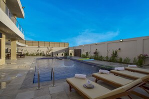 Seasonal outdoor pool, sun loungers - Villa Naya Branch 2 Lagoon (Al Rama)