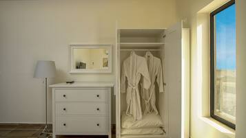 2 bedrooms, Egyptian cotton sheets, premium bedding