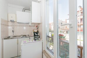 Private kitchenette - Pleasant apartment Korenic in Rovinj (Rovinj)