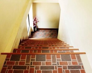 Staircase - Mati Budget Inn (Mati)
