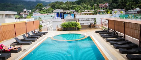 Outdoor pool, free pool cabanas