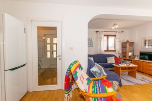 Ferienhaus, 2 Schlafzimmer | Wohnbereich | Flachbildfernseher