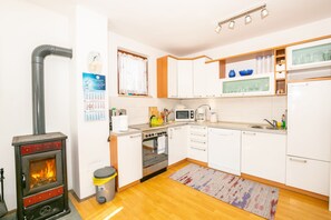 Ferienhaus, 2 Schlafzimmer | Eigene Küche | Kühlschrank, Mikrowelle, Ofen, Herdplatte