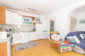 House, 2 Bedrooms | Living room | Flat-screen TV