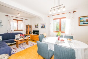 Ferienhaus, 2 Schlafzimmer | Wohnbereich | Flachbildfernseher