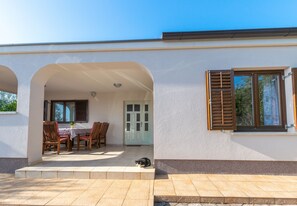 المنشأة من الخارج