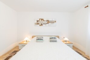 2 عدّة غرف نوم وواي فاي مجانًا وملاءات أسرّة