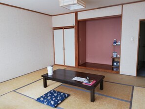 Japanese Style Room for 4 People | In-room safe, desk, iron/ironing board, free WiFi - Ryounkaku (Kamifurano)
