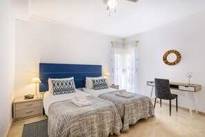 2 slaapkamers, een strijkplank/strijkijzer, gratis wifi, beddengoed