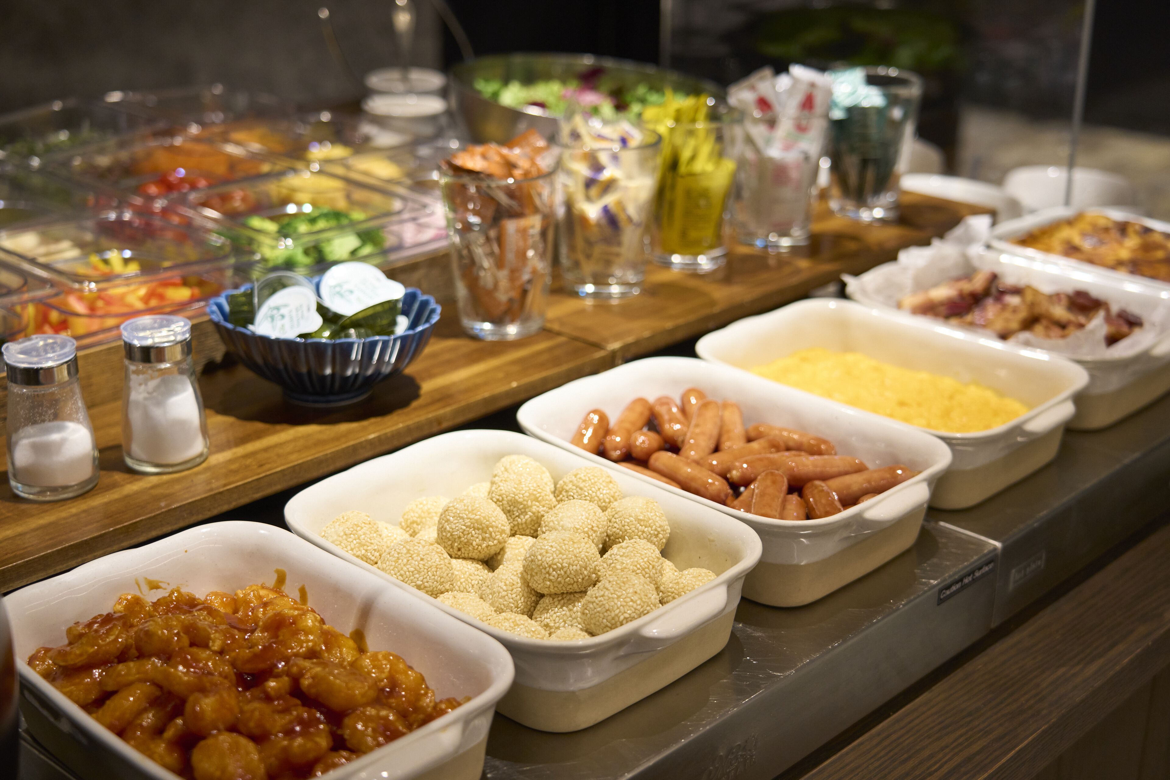 daily buffet breakfast (jpy 1980 per person)