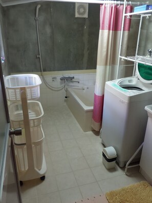 Private Vacation Home | Bathroom
