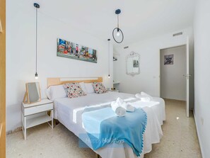 3 slaapkamers, een bureau, een strijkplank/strijkijzer, wifi