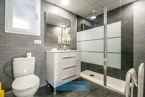 Shower, hair dryer, towels, toilet paper