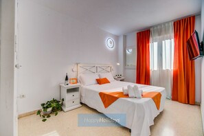 3 habitaciones, escritorio, tabla de planchar con plancha y wifi 