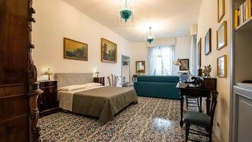 Quarto quádruplo conforto | Roupas de cama premium, camas com colchões pillow-top