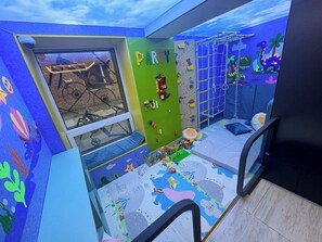 Área de juegos infantiles bajo techo