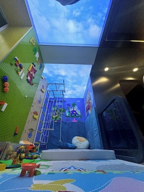 Zona de jocs infantil: coberta