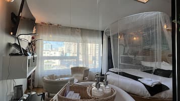 Egyptian cotton sheets, premium bedding, down comforters, pillowtop beds