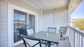 Outdoor dining - 1233 Willow Bend - Barefoot Resort Rentals (North Myrtle Beach)