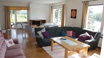 Cottage, Lake View | Living area