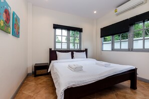 Villa Standard, 3 chambres, non-fumeurs, cuisine | 3 chambres, rideaux occultants, fer et planche à repasser, lit parapluie