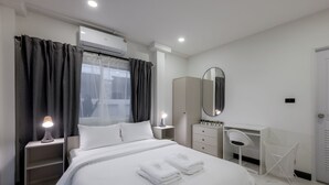 3 habitaciones, cortinas blackout y tabla de planchar con plancha 