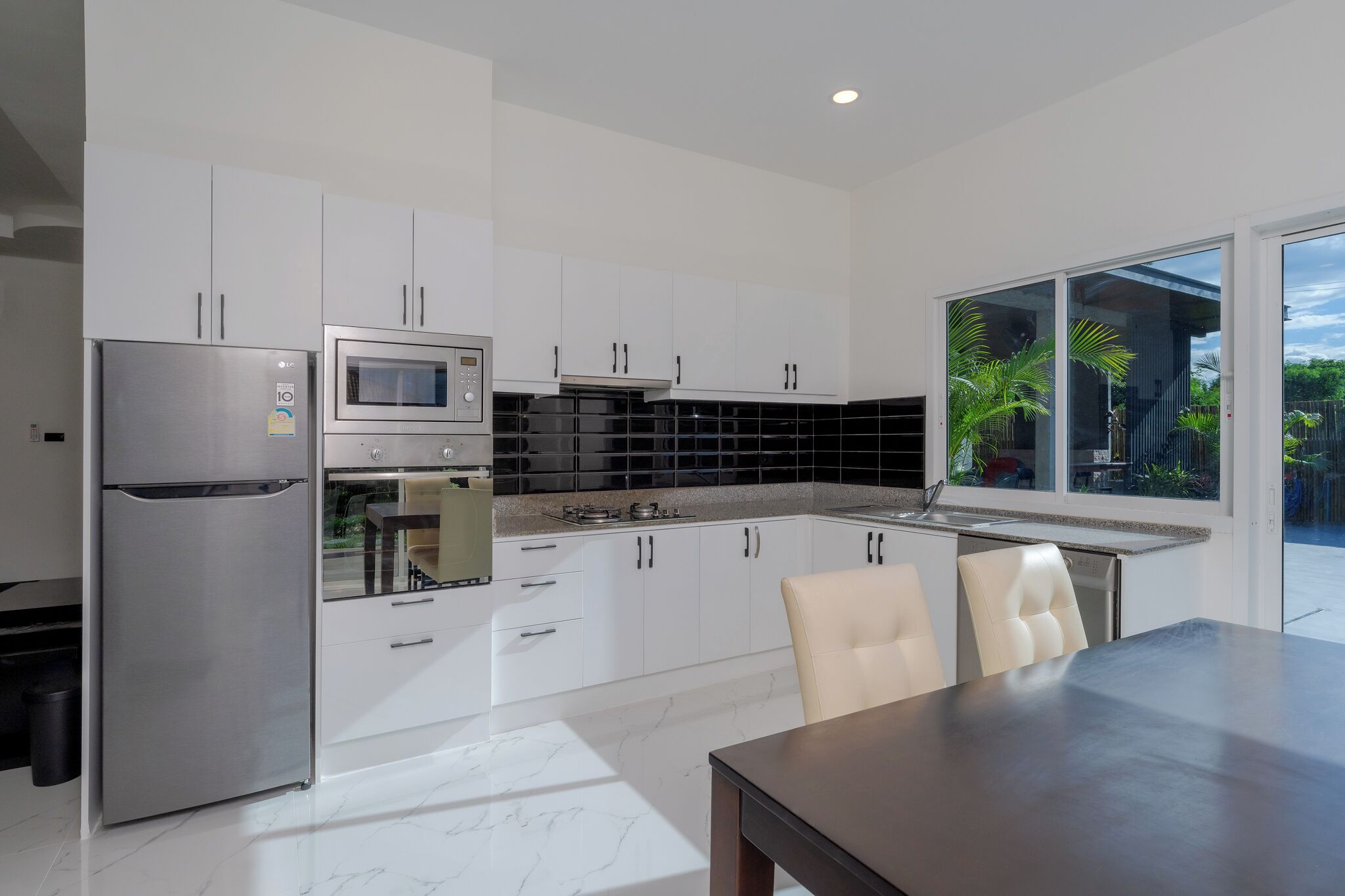 Classic Villa, 4 Bedrooms, Non Smoking, Kitchen | Private kitchen | Coffee/tea maker, full-sized fridge, microwave, oven