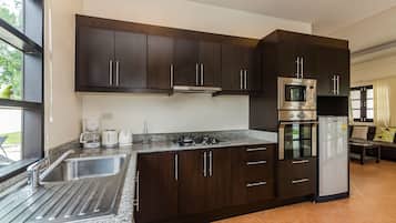 Standard Villa, 3 Bedrooms, Non Smoking, Kitchen | Private kitchen | Coffee/tea maker, full-size fridge, microwave, oven